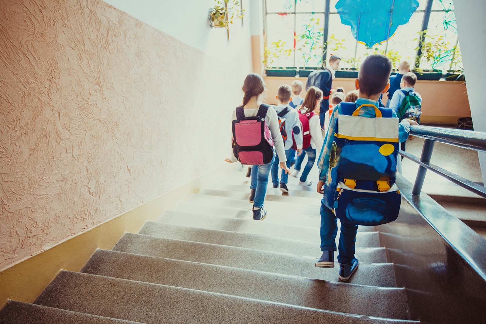 Children start school. Pupil go to School. Pupils School Corridor. Children are against the School on Saturdays. Фото. Start School children going into School.